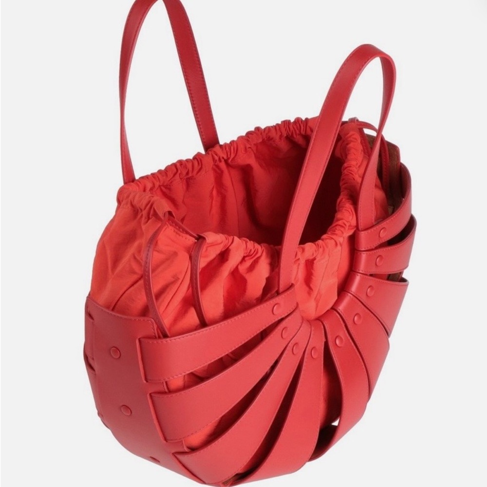 New - Bottega Veneta
Chili Tomato Calfskin Leather Large Shell Bag - Picture 3 of 17